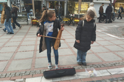 Saraçlar’da küçük kemençeci