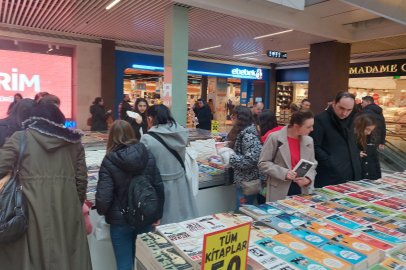 Kitap stantlarına yoğun ilgi