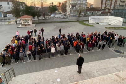 Havsa’daki okullarda deprem kurbanları için saygı duruşu