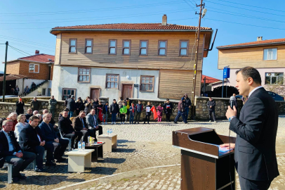 Köprülülü Hamdi Bey'in anıtı düzenlenen törenle açıldı