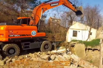Edirne'de metruk binalar yıkılıyor
