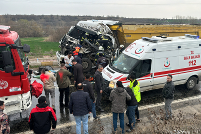 Edirne'de hafriyat kamyonları çarpıştı: 1 ölü