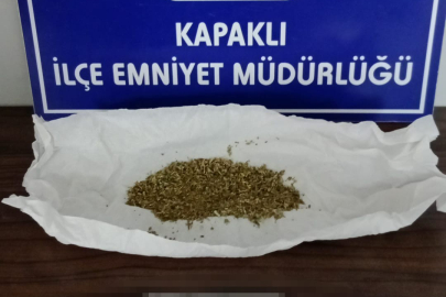 Kıraathane önünde uyuşturucu ele geçirildi