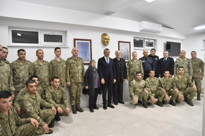 Mehmetçik ve şehit babası ile iftar yaptı