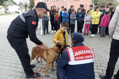 Jandarmadan Kavacık İlkokulu'nda çocuklara eğitim