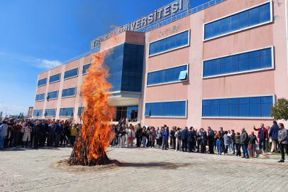 Nevruz ateşi üniversitede yandı