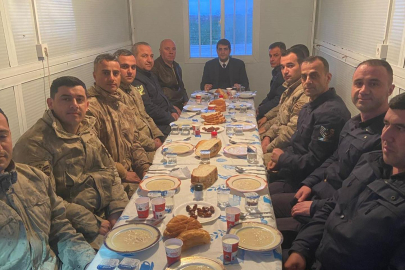 Özdemir, jandarma ekipleri ile iftar yaptı