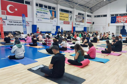 Yoga severler bir araya geldi