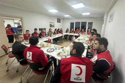 Ekici, Türk Kızılayı gönüllüleri ile iftar programında buluştu