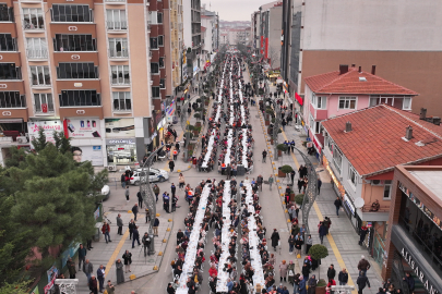 5 bin kişi birlikte iftar yaptı