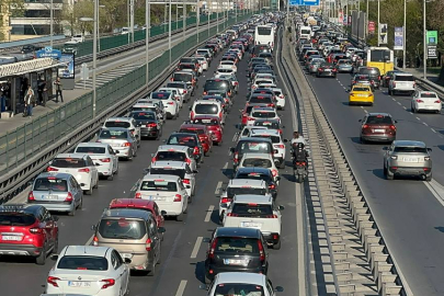 Bayramın birinci gününde trafik yoğunluğu