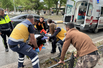 Yayaya çarpıp devrilen motosikletin sürücüsü ve yaya yaralandı