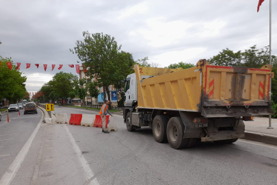 Atatürk Bulvarı’nda yol kapandı, çalışmalar başladı