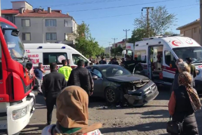 Tekirdağ’da otomobiller çarpıştı