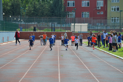 İlkokul öğrencileri atletizm etkinliğinde buluştu