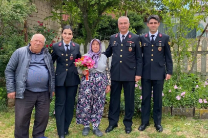 Kırklareli'nde jandarmadan Anneler Günü’nde anlamlı ziyaret