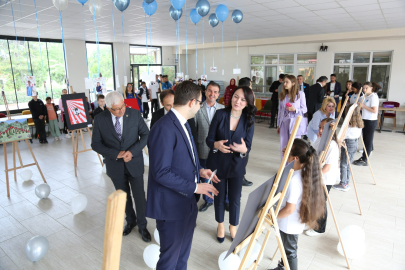 ‘Bir Çift Mavi Gözün İzinde’ resim sergisi açıldı