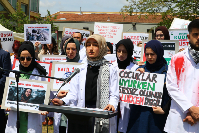 Tıp öğrencileri ve doktorlar İsrail'in Gazze'ye saldırılarını protesto etti