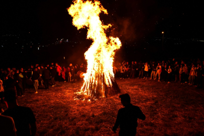 Bağımsızlık Ateşi Karanlığı Aydınlattı