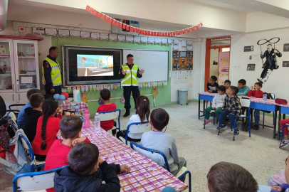 Trafik Jandarması Öğrencilere Trafik Eğitimi Verdi