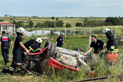 Tekirdağ'da Elektrik Direğine Çarpan Otomobilin Sürücüsü Öldü