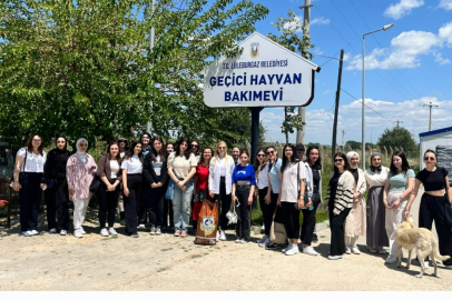 Üniversite Öğrencileri Hayvan Bakımevini Ziyaret Etti