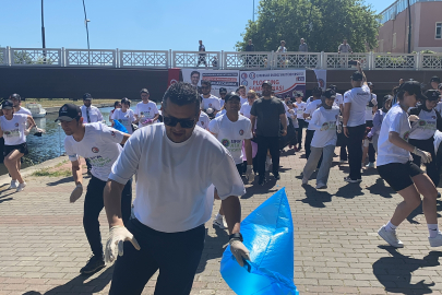 Çanakkale'de Yürüyüş ve Koşuyla Beraber Çöp Toplama Etkinliği Yapıldı