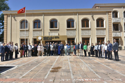 Güçlü, Öğretmenlerle Bir Araya Geldi