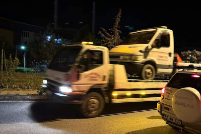 Edirne'de Sürücüsü Alkollü Çıkan Çekici Bir Başka Çekiciyle Otoparka Götürüldü