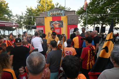 Tekirdağ'da Taraftar Çeşmesi, Galatasaray'ın Renklerine Boyandı