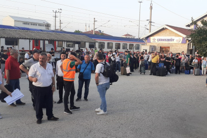 Halkalı-Edirne Treni Durdu, Yüzlerce Yolcu İstasyonda Kaldı