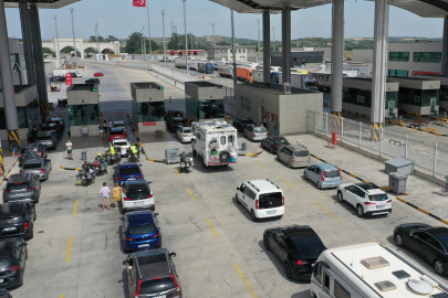 Tatilciler İpsala Sınır Kapısı'nda Yoğunluk Oluşturdu