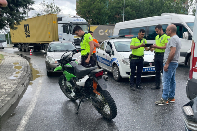 Kapaklı’da Otomobil ile Çarpışan Motosikletteki 2 Kişi Yaralandı