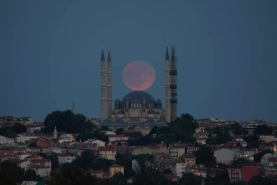 Selimiye Camii ve Dolunay Görsel Şölen Oluşturdu