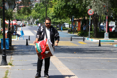 Tekirdağlı "Çılgın Davulcu" Tokmağını Filistin'deki Acıları Duyurmak İçin Vurdu