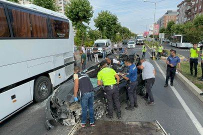 Otobüse Çarpan Otomobilin Sürücüsü Ağır Yaralandı