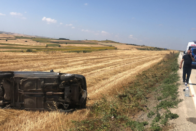 Çorlu’da Otomobil Tarlaya Devrildi: 1'i Çocuk 3 Yaralı