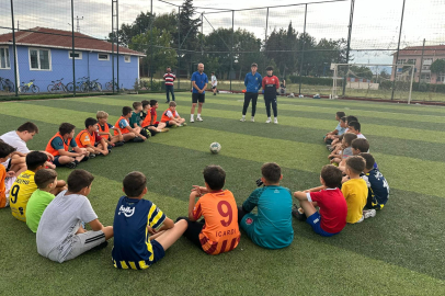 Minik Futbolcular Genç Yeteneklerle Buluştu