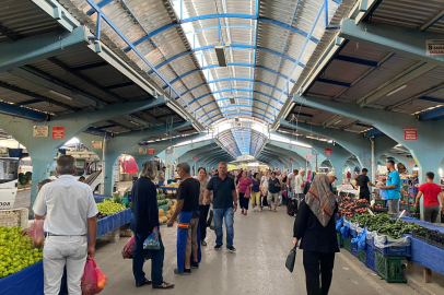 Edirne’deki Pazartesi Pazarı’nda Sabah Yoğunluğu