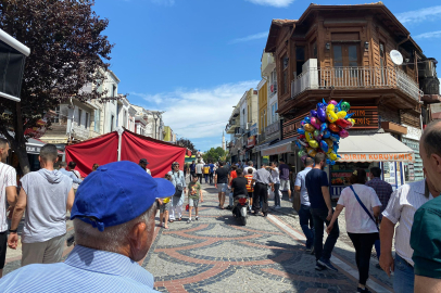 Edirne'nin Saraçlar Caddesinde Resmî Tatil Yoğunluğu