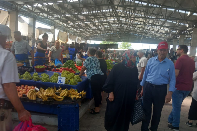 Havsa Halk Pazarı'nda Sıcak Havaya Rağmen Yoğunluk