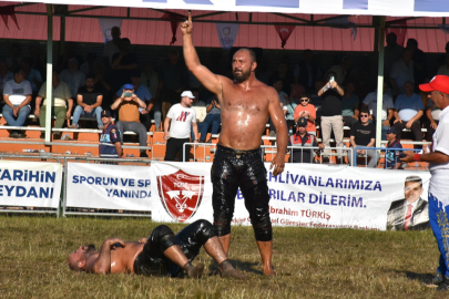 Perşembe Yaylası Yağlı Güreş ve Kültür Festivali'nde Başpehlivan Ali Gürbüz Oldu