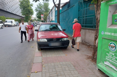 Kaldırıma Park Yayaları Tehlikeye Atıyor