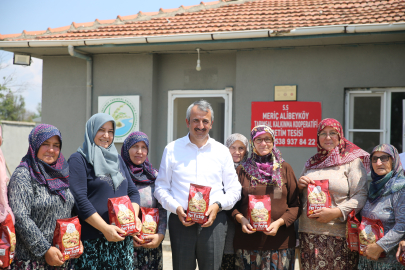 Edirne'de Kadınlar Tarafından İşlenen Yer Fıstığı Tüm Marketlerde Satılacak