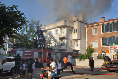 Yangını İzleyenleri “Dumandan Kaçın, Zehirleneceksiniz” Anonsuyla Dağıttı