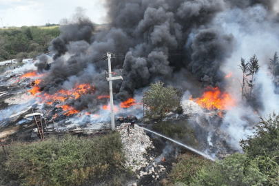 Tekirdağ'da Korkutan Yangın Havadan Görüntülendi