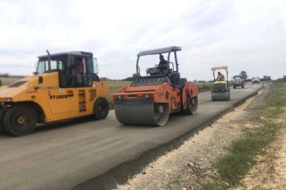 Büyükkarıştıran’da Yol Yapım Çalışmaları