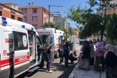 Tekirdağ'da Arabanın Yayalara Çarptığı Anlar Kamerada: 2'si Çocuk 3 Yaralı