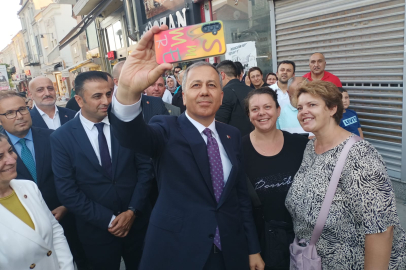 Bakan Yerlikaya Vatandaşla ‘Selfie’ Çekti