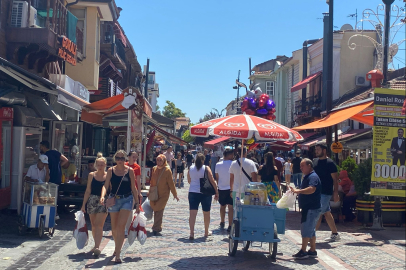 Edirne’nin Saraçlar Caddesi’nde Cuma Yoğunluğu